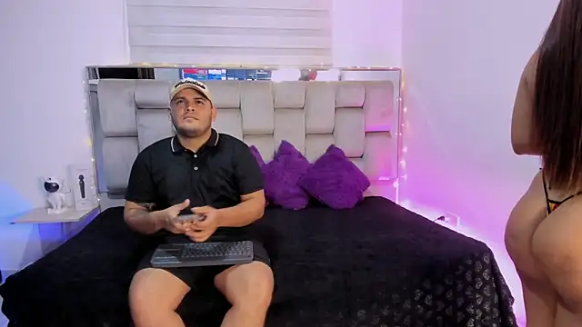 Snapshot of KimaandNate chatting on 8, 11, 2025 KimaandNate online show from 8, 11, 2025