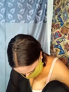 Snapshot of V_HOT_CUTE chatting on 10, 11, 2025 V HOT CUTE online show from 10, 11, 2025