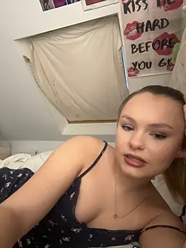 LillieWebb  online show from 30, 11, 2025