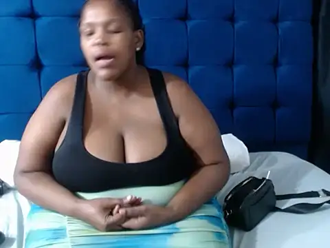 Snapshot of StunningChunky chatting on 8, 11, 2025 StunningChunky online show from 8, 11, 2025