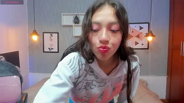 Snapshot of Valery_clk chatting on 5, 11, 2025 Valery clk online show from 5, 11, 2025