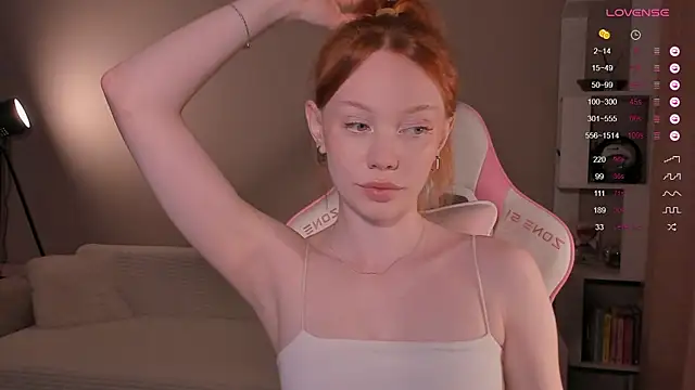 Snapshot of Elisahsthetics chatting on 2, 2, 2026 Elisahsthetics online show from 2, 2, 2026