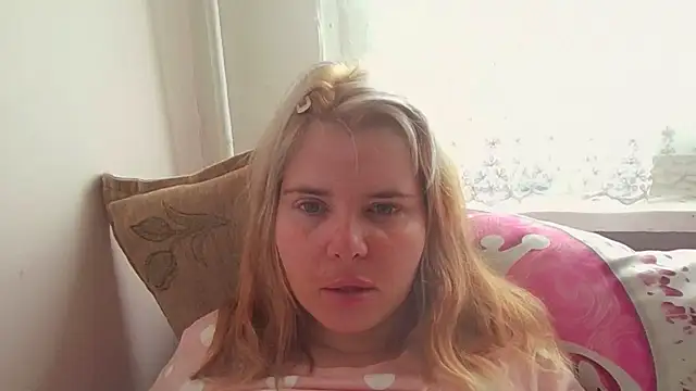 Snapshot of HornyElena chatting on 19, 4, 2026 HornyElena online show from 19, 4, 2026