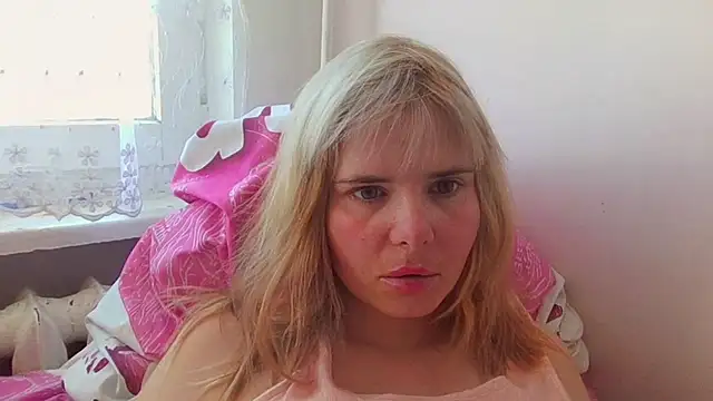 Snapshot of HornyElena chatting on 21, 4, 2026 HornyElena online show from 21, 4, 2026
