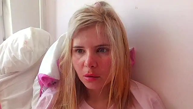 Snapshot of HornyElena chatting on 24, 4, 2026 HornyElena online show from 24, 4, 2026