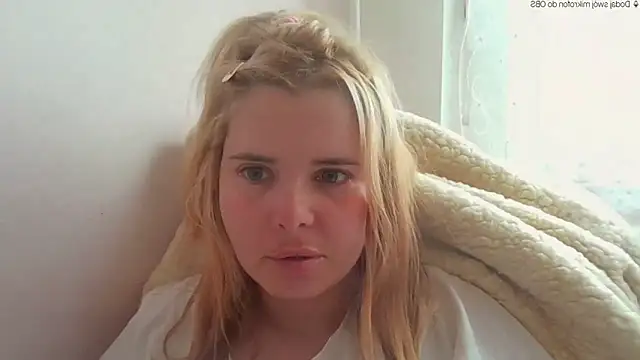 Snapshot of HornyElena chatting on 7, 5, 2026 HornyElena online show from 7, 5, 2026