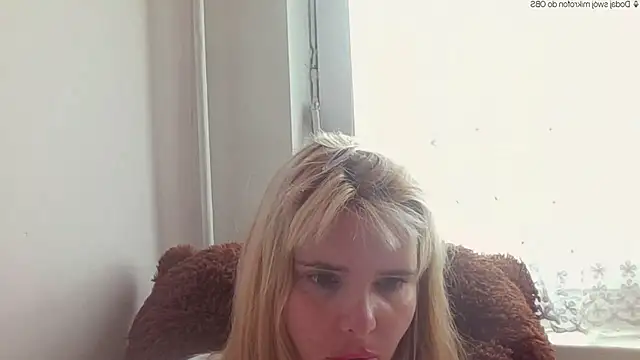 Snapshot of HornyElena chatting on 15, 5, 2026 HornyElena online show from 15, 5, 2026