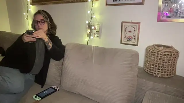 Snapshot of angelgirl98 chatting on 22, 12, 2025 angelgirl98 online show from 22, 12, 2025