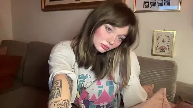 Snapshot of angelgirl98 chatting on 6, 2, 2026 angelgirl98 online show from 6, 2, 2026