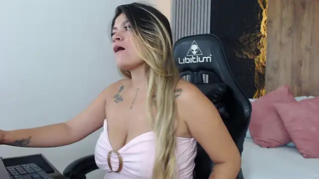 Snapshot of yesenia_villan chatting on 4, 2, 2026 yesenia villan online show from 4, 2, 2026