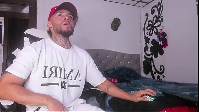 Snapshot of couple-hothot chatting on 15, 11, 2025 couple-hothot online show from 15, 11, 2025