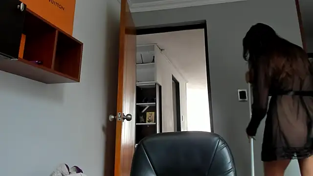 LilyGarcia online show from 9, 6, 2026