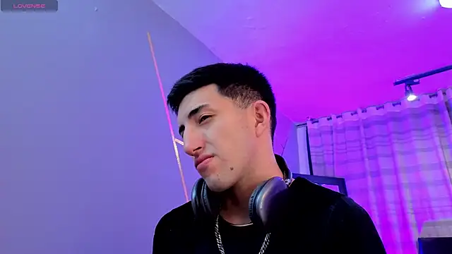 Un Sluttyy online show from 17, 12, 2025