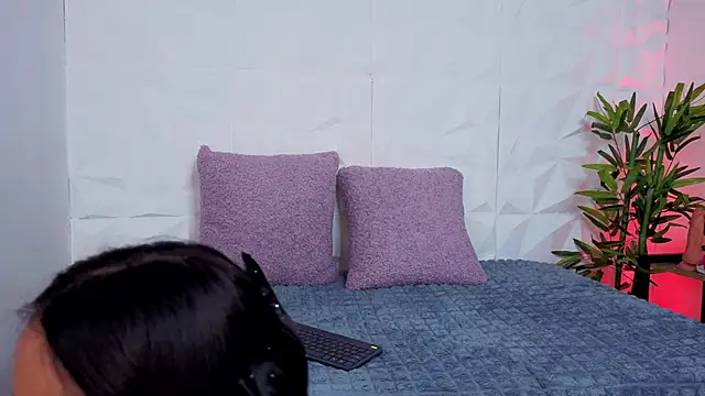 Snapshot of AuroraLanee_ chatting on 10, 11, 2025 AuroraLanee online show from 10, 11, 2025