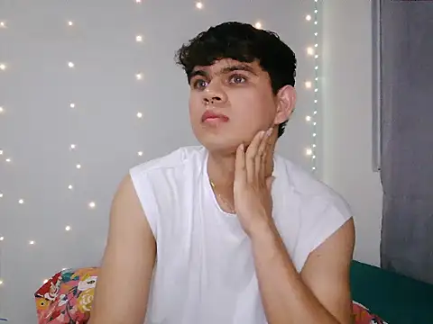 Snapshot of Swetty_diamon chatting on 11, 11, 2025 Swetty diamon online show from 11, 11, 2025