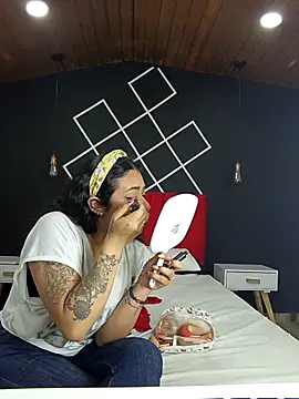 Logan Chloe online show from 1, 12, 2025