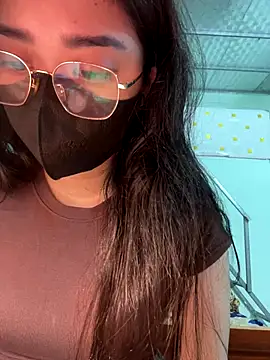 Snapshot of Lynn-122 chatting on 13, 11, 2025 Lynn-122 online show from 13, 11, 2025