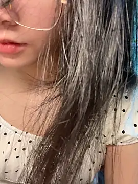 Snapshot of Lynn-122 chatting on 16, 11, 2025 Lynn-122 online show from 16, 11, 2025