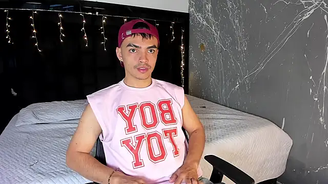 NicoKingg  online show from 4, 12, 2025