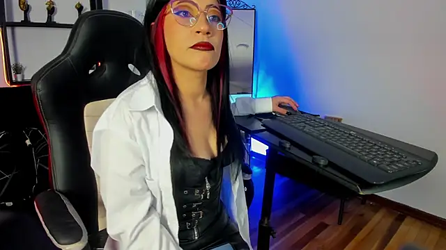 Halley Ravenn online show from 26, 6, 2026