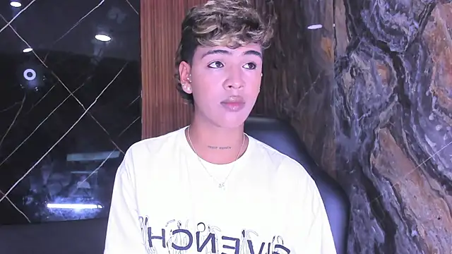 Snapshot of Timmy_Kiing_ chatting on 22, 11, 2025 Timmy Kiing online show from 22, 11, 2025