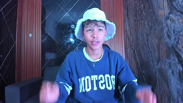 Snapshot of Timmy_Kiing_ chatting on 24, 11, 2025 Timmy Kiing online show from 24, 11, 2025