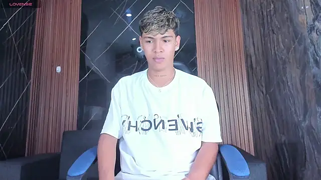 Snapshot of Timmy_Kiing_ chatting on 28, 11, 2025 Timmy Kiing online show from 28, 11, 2025