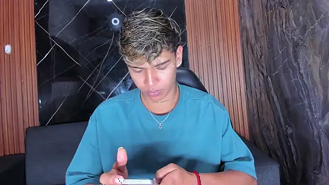 Snapshot of Timmy_Kiing_ chatting on 3, 12, 2025 Timmy Kiing online show from 3, 12, 2025