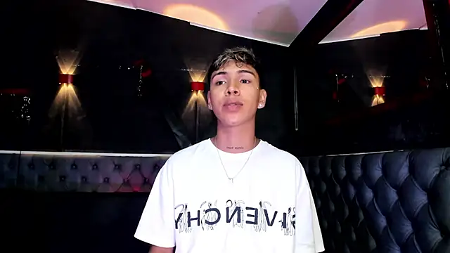 Snapshot of Timmy_Kiing_ chatting on 22, 12, 2025 Timmy Kiing online show from 22, 12, 2025