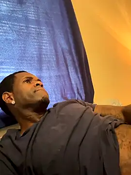 Snapshot of CrookedBeaut chatting on 4, 12, 2025 CrookedBeaut online show from 4, 12, 2025