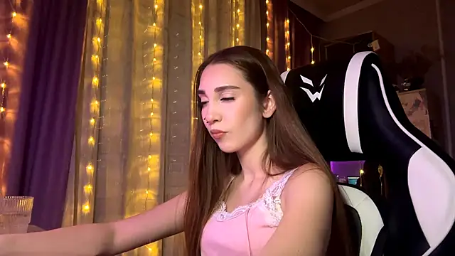 HollyPaw online show from 20, 12, 2025