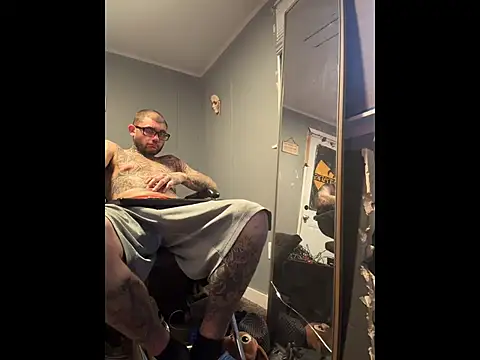 trickydickydaddy online show from 18, 4, 2026