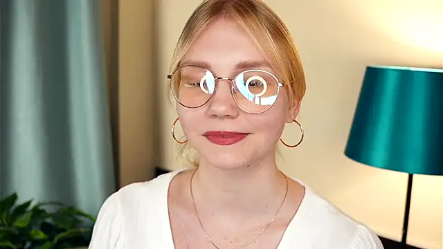 Snapshot of UnDesiga chatting on 10, 11, 2025 UnDesiga online show from 10, 11, 2025