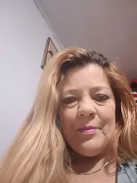 Snapshot of karlaanqui1 chatting on 17, 12, 2025 karlaanqui1 online show from 17, 12, 2025