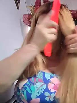 Snapshot of karlaanqui1 chatting on 17, 12, 2025 karlaanqui1 online show from 17, 12, 2025