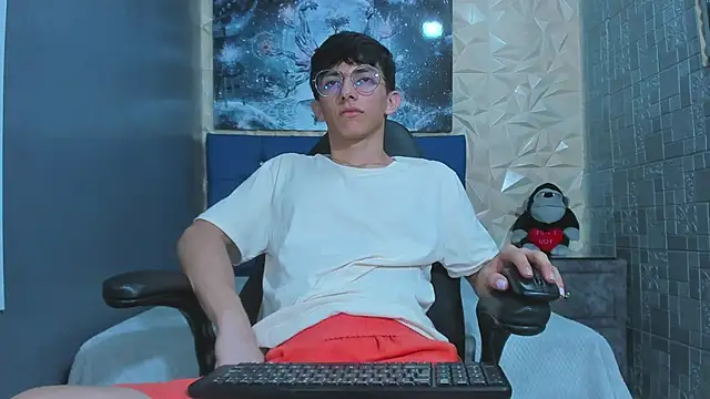 Snapshot of ElanGiraldo chatting on 7, 5, 2026 ElanGiraldo online show from 7, 5, 2026