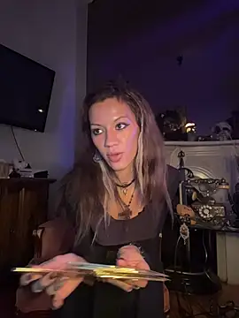 Snapshot of luxxylola chatting on 13, 1, 2026 luxxylola online show from 13, 1, 2026