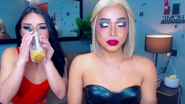 Snapshot of SavageSisters chatting on 9, 11, 2025 SavageSisters online show from 9, 11, 2025