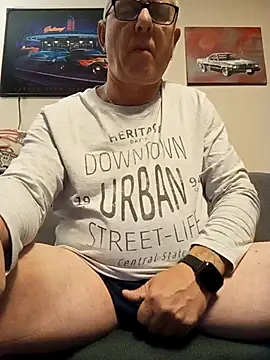 Snapshot of andy-1961 chatting on 11, 11, 2025 andy-1961 online show from 11, 11, 2025