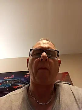 Snapshot of andy-1961 chatting on 18, 11, 2025 andy-1961 online show from 18, 11, 2025