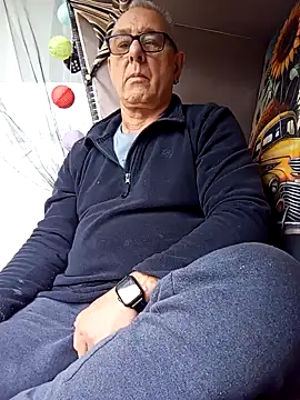 Snapshot of andy-1961 chatting on 25, 11, 2025 andy-1961 online show from 25, 11, 2025