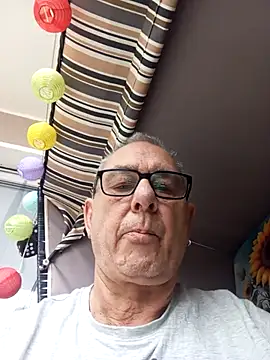 Snapshot of andy-1961 chatting on 26, 11, 2025 andy-1961 online show from 26, 11, 2025