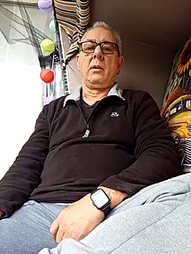 Snapshot of andy-1961 chatting on 21, 12, 2025 andy-1961 online show from 21, 12, 2025