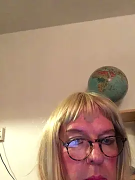 Snapshot of simone_xdressing chatting on 22, 12, 2024 simone xdressing online show from 22, 12, 2024