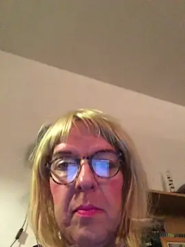 Snapshot of simone_xdressing chatting on 29, 12, 2024 simone xdressing online show from 29, 12, 2024