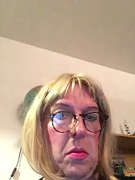 Snapshot of simone_xdressing chatting on 19, 1, 2025 simone xdressing online show from 19, 1, 2025