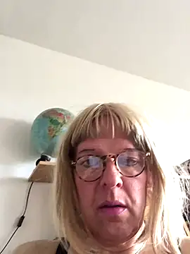 Snapshot of simone_xdressing chatting on 17, 9, 2025 simone xdressing online show from 17, 9, 2025