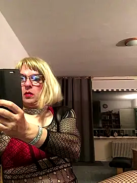 Snapshot of simone_xdressing chatting on 21, 9, 2025 simone xdressing online show from 21, 9, 2025