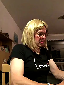 Snapshot of simone_xdressing chatting on 1, 10, 2025 simone xdressing online show from 1, 10, 2025