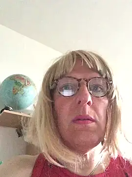 Snapshot of simone_xdressing chatting on 3, 5, 2026 simone xdressing online show from 3, 5, 2026